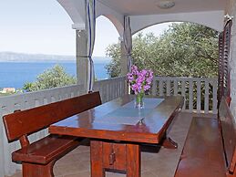 Olive's Garden House - Three Bedroom Holiday Home With Terrace and Sea