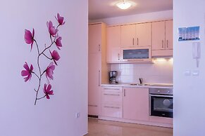 Tasteful Apartment With Private Balcony