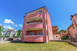 Tasteful Apartment With Private Balcony