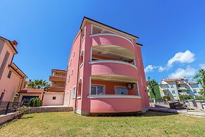Tasteful Apartment With Private Balcony