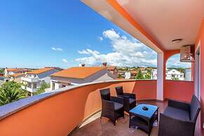 Tasteful Apartment With Private Balcony