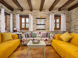 Beautiful Stone Villa in Tinjan With Swimming Pool