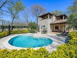 Beautiful Stone Villa in Tinjan With Swimming Pool