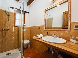 Beautiful Stone Villa in Tinjan With Swimming Pool