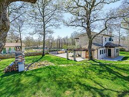 Beautiful Stone Villa in Tinjan With Swimming Pool