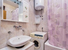 Studio Apartment in Liznjan With Shared Pool