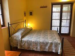 Farmhouse in Paciano With Pool & Scenic Views
