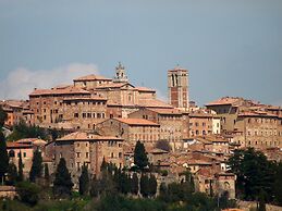 Farmhouse in Paciano With Pool & Scenic Views