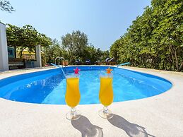 Villa Piano - Four Bedroom Villa With Terrace and Swimming Pool