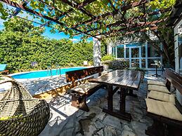 Villa Piano - Four Bedroom Villa With Terrace and Swimming Pool