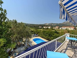 Villa Piano - Four Bedroom Villa With Terrace and Swimming Pool