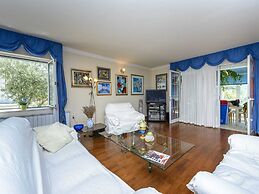 Villa Piano - Four Bedroom Villa With Terrace and Swimming Pool