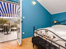 Villa Piano - Four Bedroom Villa With Terrace and Swimming Pool