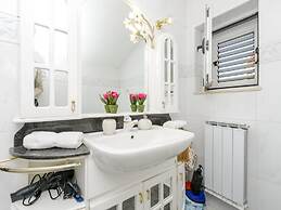 Villa Piano - Four Bedroom Villa With Terrace and Swimming Pool