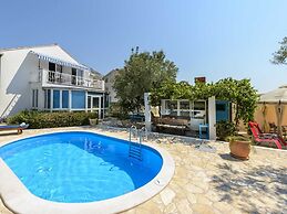 Villa Piano - Four Bedroom Villa With Terrace and Swimming Pool