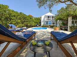 Villa Piano - Four Bedroom Villa With Terrace and Swimming Pool