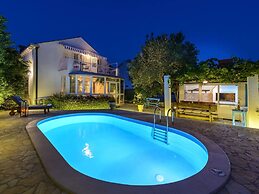 Villa Piano - Four Bedroom Villa With Terrace and Swimming Pool