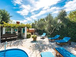 Villa Piano - Four Bedroom Villa With Terrace and Swimming Pool