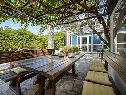 Villa Piano - Four Bedroom Villa With Terrace and Swimming Pool