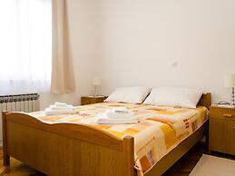 Apartment Srecko- Two Bedroom Apartment With Terrace and Sea View