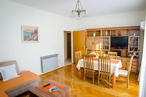 Apartment Srecko- Two Bedroom Apartment With Terrace and Sea View