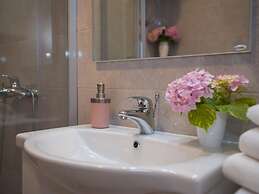 Apartment Srecko- Two Bedroom Apartment With Terrace and Sea View