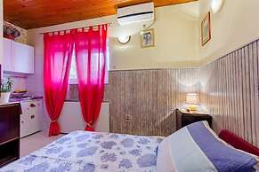 Studio Apartment Silvana - Studio Apartmen Near the Park