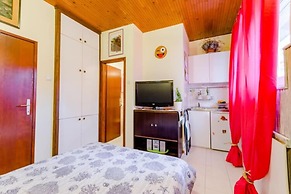 Studio Apartment Silvana - Studio Apartmen Near the Park