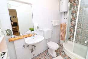 Apartments Mediterranean House - Two Bedroom Apartment With Terrace