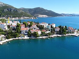 Apartments Mediterranean House - Two Bedroom Apartment With Terrace