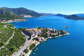 Apartments Mediterranean House - Two Bedroom Apartment With Terrace