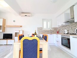Apartments Radojkovic Lumbarda - Comfort Two Bedroom Apartment With Te