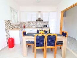 Apartments Radojkovic Lumbarda - Comfort Two Bedroom Apartment With Te