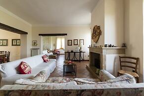 Classic Villa for Family With Pets