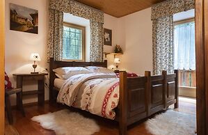 Traditional Chalet With Garden