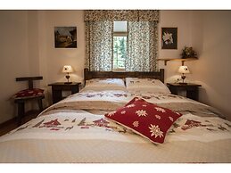 Traditional Chalet With Garden
