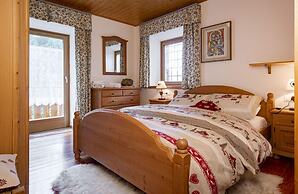 Traditional Chalet With Garden