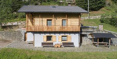 Traditional Chalet With Garden