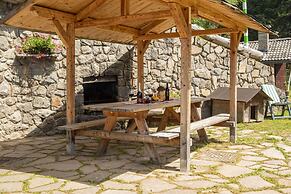 Traditional Chalet With Garden