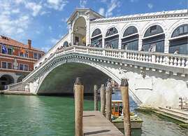 Venetian Villa With Pool and Sauna