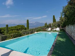 Belvilla by OYO Gianni B Four Plus One