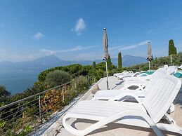 Belvilla by OYO Gianni B Four Plus One