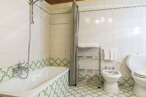 Villa in Venice With Private Pool & Park