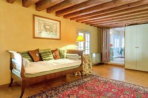 Villa in Venice With Private Pool & Park