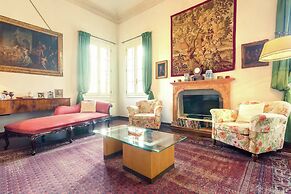 Villa in Venice With Private Pool & Park
