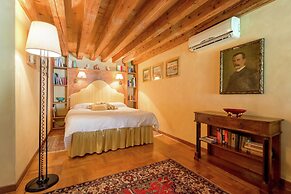 Villa in Venice With Private Pool & Park