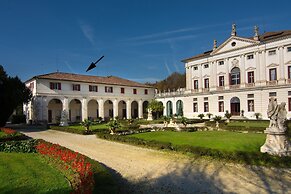 Villa in Venice With Private Pool & Park