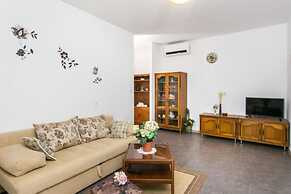 Apartments Olive - Comfort One Bedroom Apartment With Terrace and Sea 