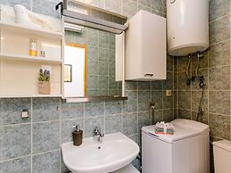 Apartment Antej - One Bedroom Apartment With Terrace and City View