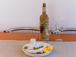 Apartment Antej - One Bedroom Apartment With Terrace and City View